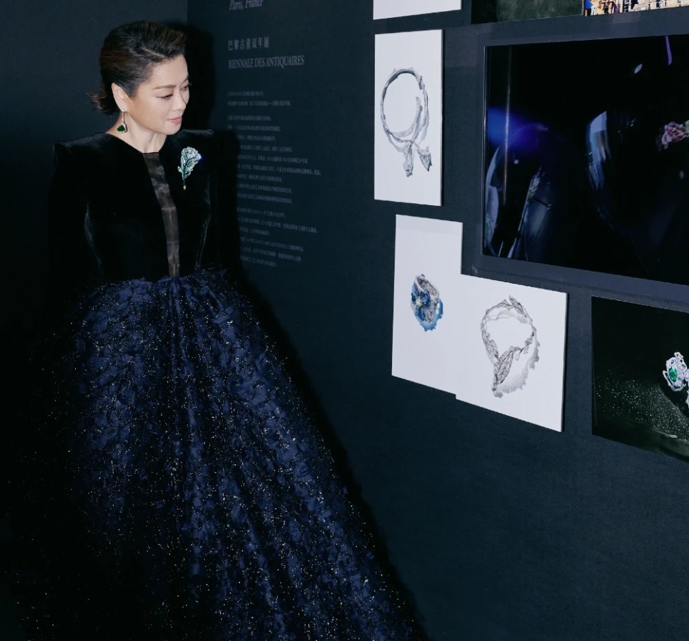 下半身|毛阿敏又“美回来”了,一袭拼接连衣裙成熟优雅,58岁仍惊艳