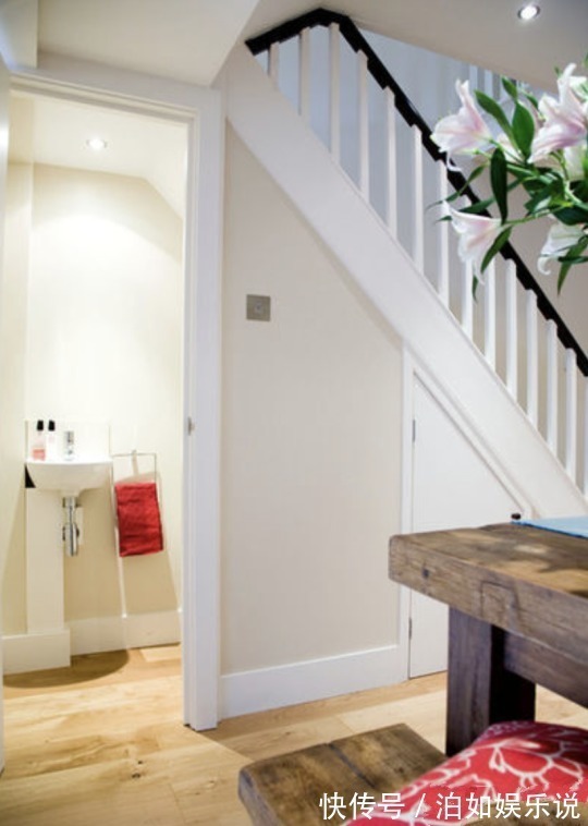 实用|楼梯只用来上下楼学会这么设计,书房、储物间都有了,太实用!