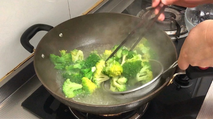 做法|西兰花这样做,用大鱼大肉都不换,做法简单,我家每周至少吃5顿