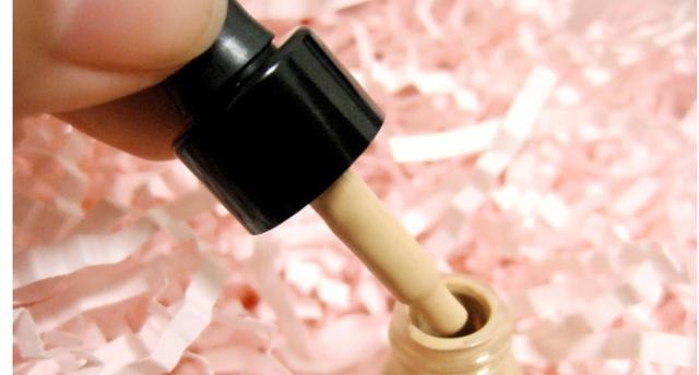 粉底 “粉底液”不能瞎涂,这几个步骤没做好,难怪底妆总是卡粉不服帖!