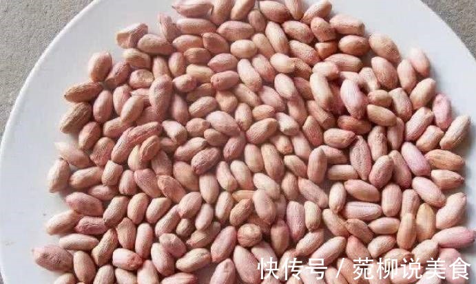 营养成分|女人常吃一零食,不便秘了,排出湿气,皮肤越来越好