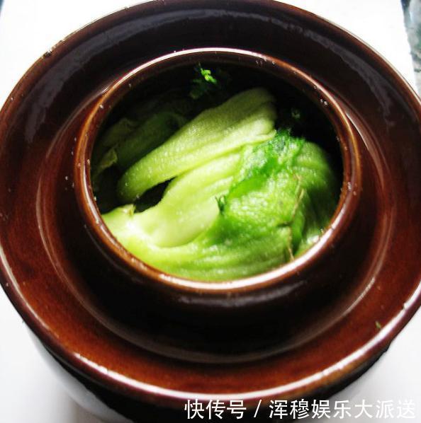腌酸菜,放盐是大错!教你老方法,3天腌好,1年不坏,比买的香