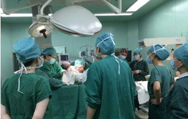 孩子|95后产妇直言“顺产无尊严”,看完这几张图,明白什么叫母亲