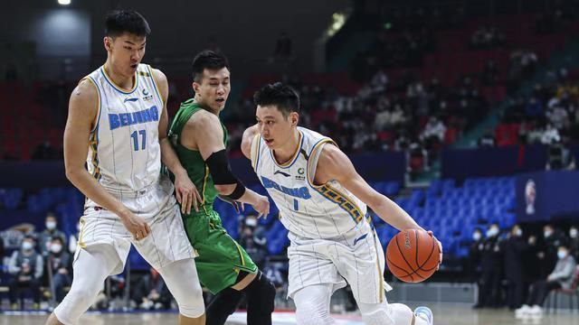 首钢|辽宁击败北京!球迷质疑裁判抢戏,雅尼斯被罚下,首钢判罚仍获利