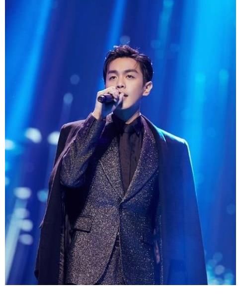 张若昀|《脱口秀》下期有徐峥张若昀!张若昀灵魂发问:你觉得我像狗吗?