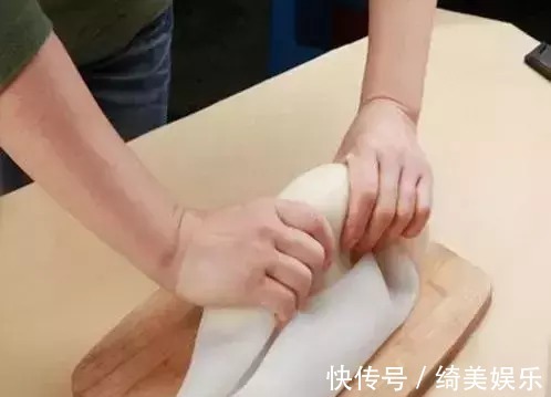 还在傻傻的用酵母发面?用它仅十分钟,就能蒸出又白又好吃的馒头