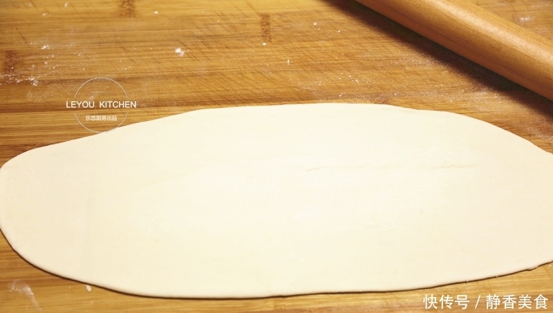 找对方法,即使用冷水和面,烙好的葱油饼,照样外酥里软