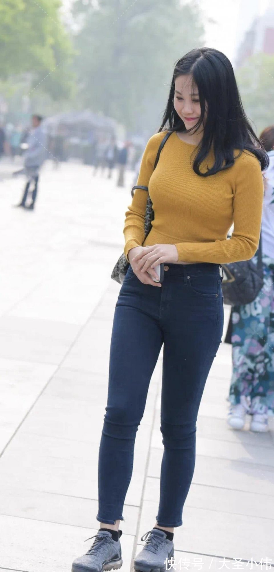 紧身裤|美女街拍:丰满姐姐好养眼,气质魅力不凡!要是愿意做我女朋友我干啥都愿意