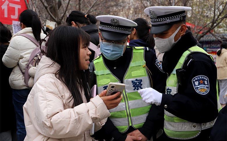 陈阳！陈阳交警联合陕西中医药大学开展交通安全知识有奖竞答