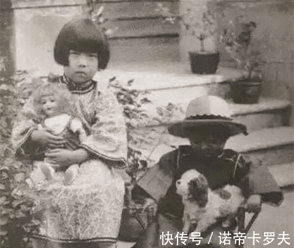 母亲@张爱玲凄惨晚年:三年搬家180次,身上爬满跳蚤,死时无衣物遮身