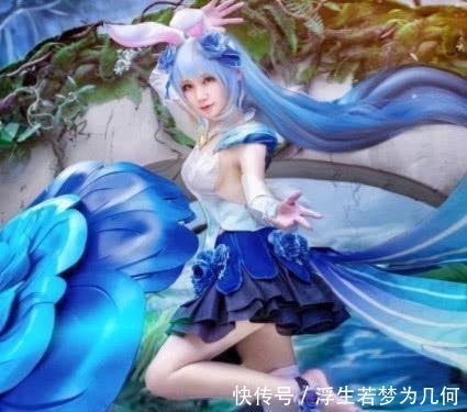 小姐姐|美女深山cos公孙离, 以为四周无人, 叉腿坐石礁上, 画面太美！