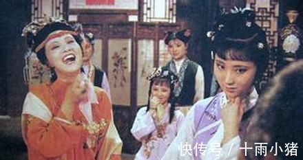 贾母|红楼梦:见到刚到贾府的黛玉后,王熙凤流泪是否是在作秀吗