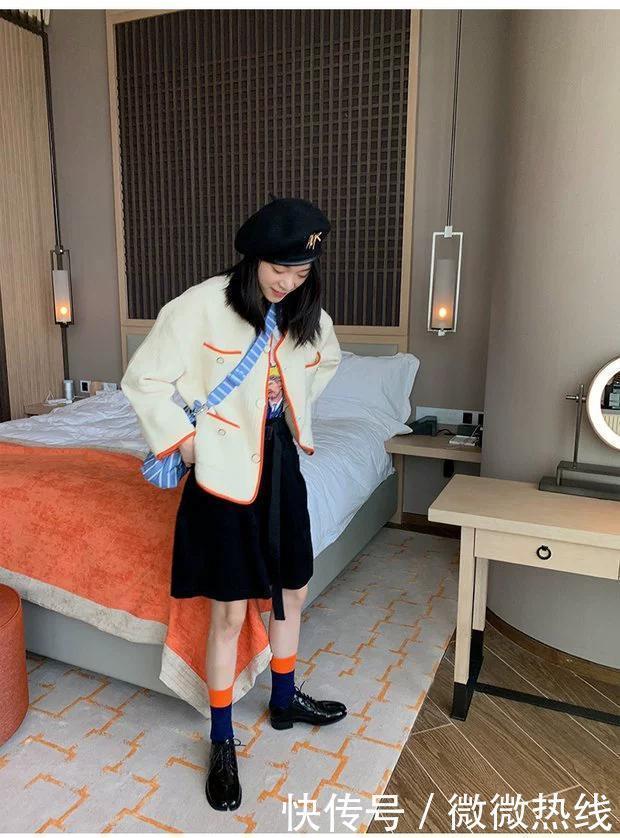 最近火了一对鞋子,它叫“猪蹄鞋”,比靴子好穿,比平底鞋更时髦