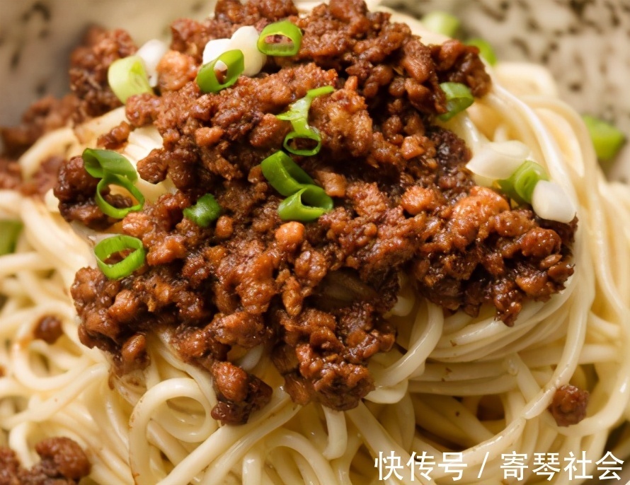 杏鲍菇|鲜香四溢肉酱拌面,健康营养,美味可口