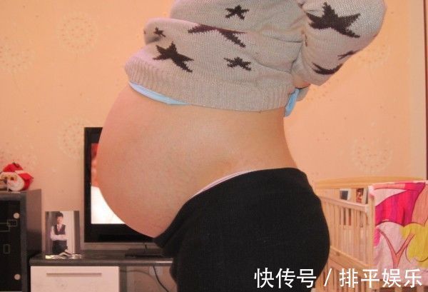 肚子|两闺蜜同时怀孕,掀开衣服看到肚子时,对比太扎心了