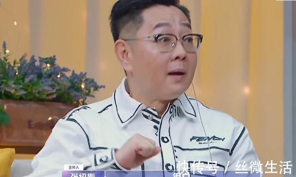 新嘉賓來頭好大,出場就讓金晨笑得合不攏嘴,網友:比鄧倫帥多了