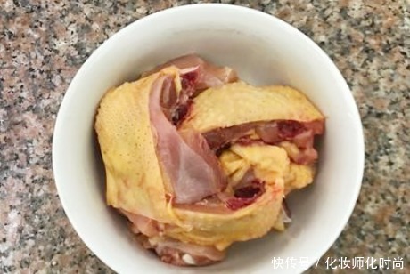 猪肚鸡汤|猪肚煮汤为什么又老又硬大厨放盐时间是关键,猪肚嫩又滑