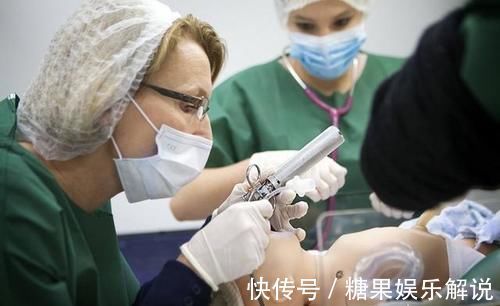 羊水|胎儿生下来的那几分钟,医生都需要做些什么?