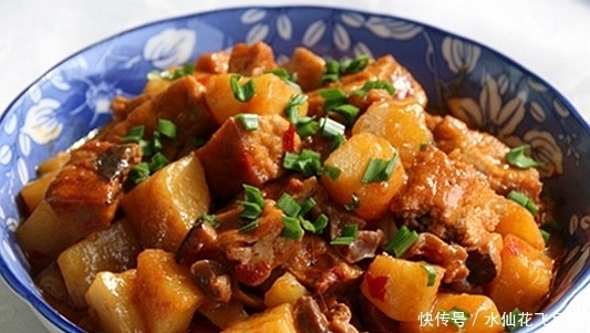 猪血丸子|香辣鲜美的开胃家常菜,简单炒制,就能解馋下饭,家人超爱吃!