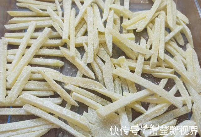 炸薯条|简单的三个土豆,一把淀粉,让你的下午充满幸福感,去试试吧!