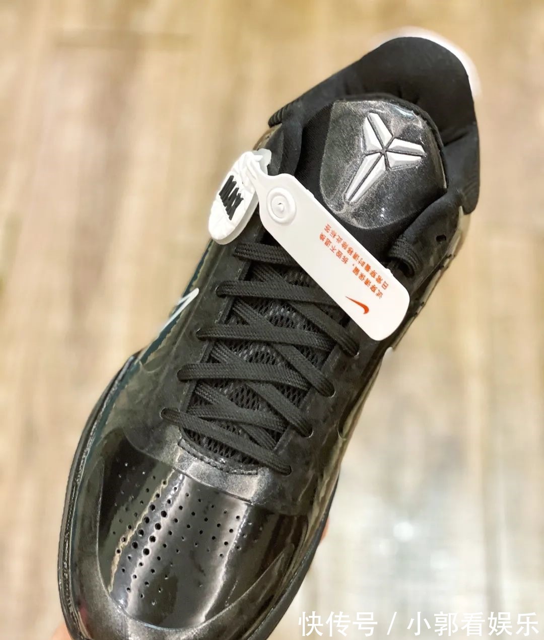 a23 致敬科比!耐克Zoom Kobe 5黑武士开箱,简直帅呆了!