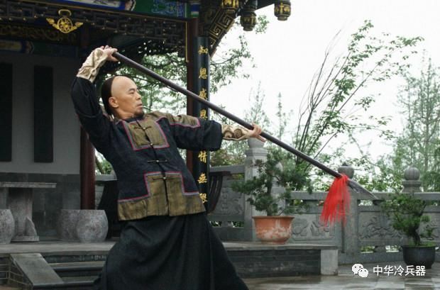 红缨枪这么强,为何金庸古龙笔下的武侠人物,鲜有使用长枪的大侠?