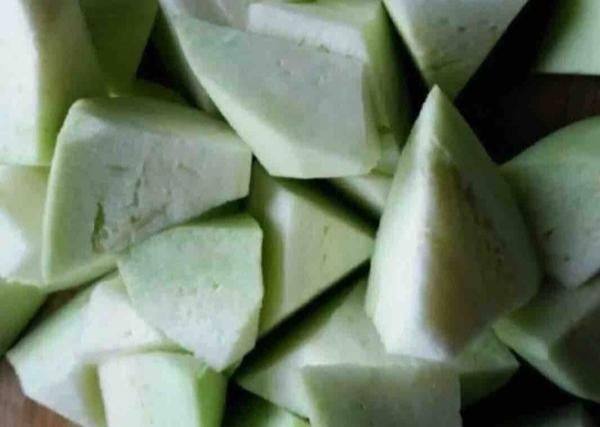  小妙|红烧茄子裹面粉还是淀粉，一个小妙招：“做出美味才是硬道理。”