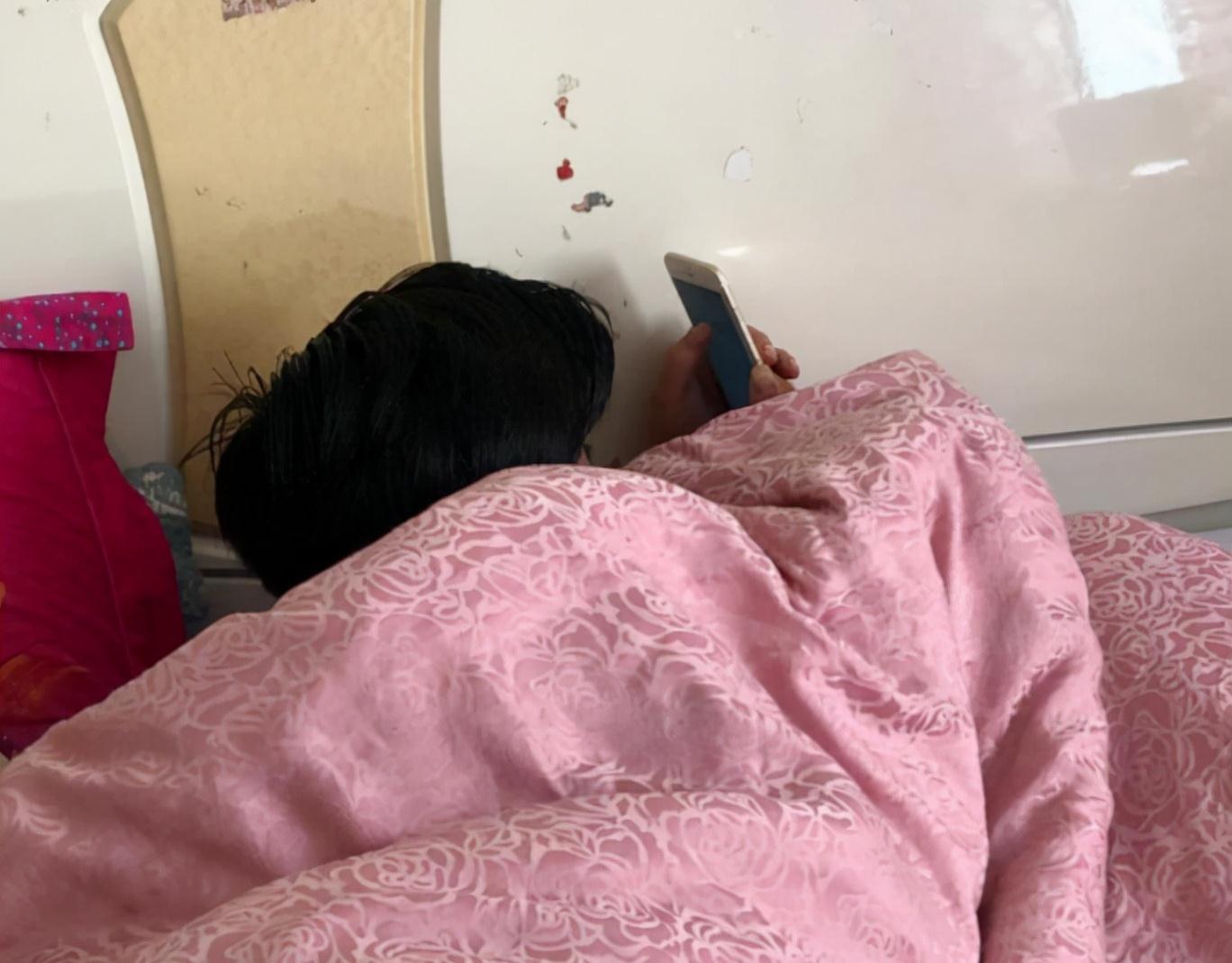 不良网站|孩子被窝看“不良网站”,手机上的痕迹抹不掉,父母要关注