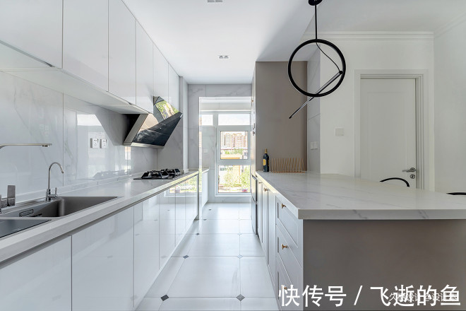 隔断|少见100㎡三居改两居,大胆配色尽显高级