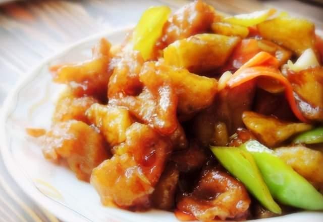 烧茄子|烧茄子时,不可直接放油,大厨说多加1个步骤,茄子不发黑不吸油