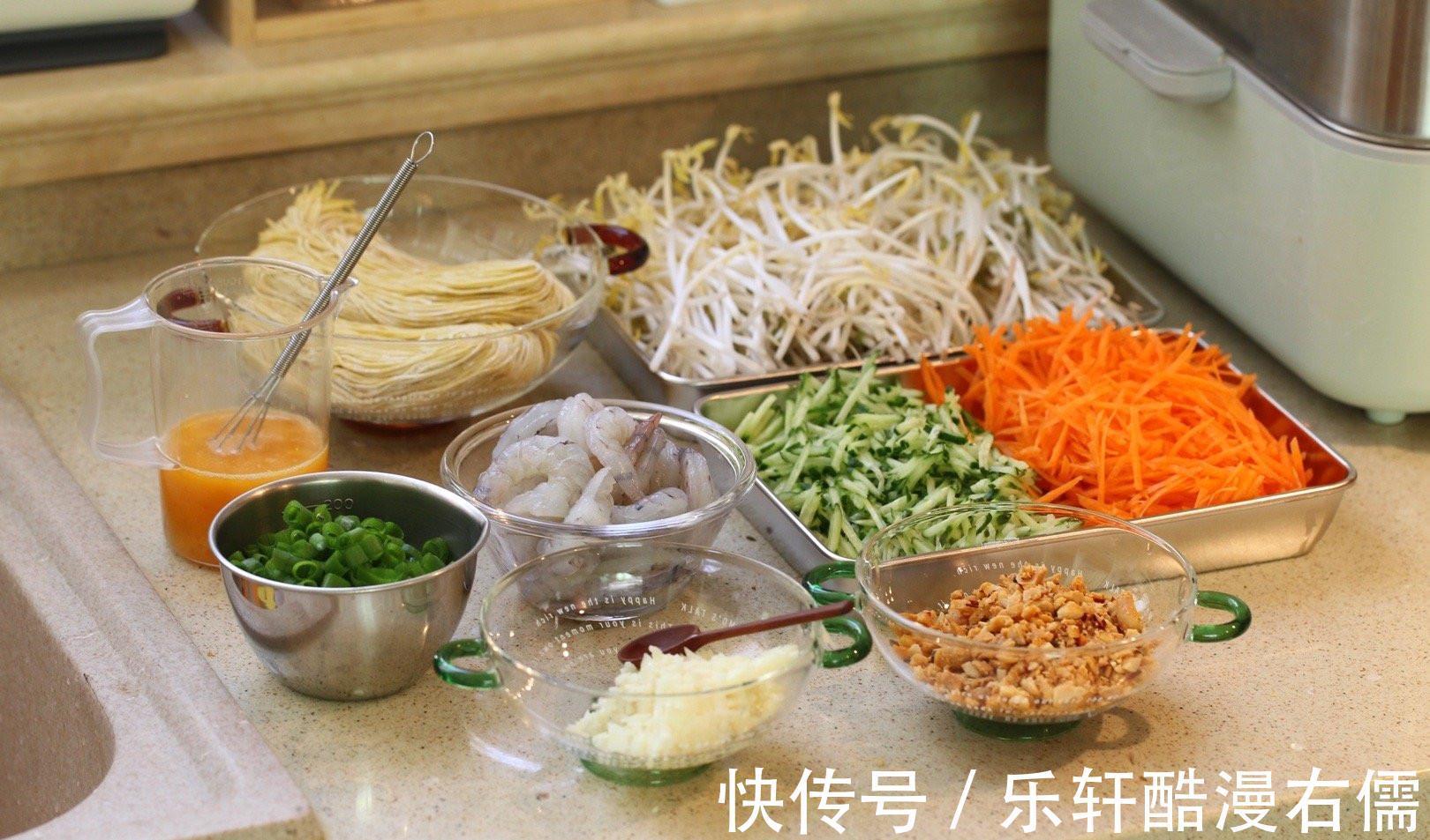 面条|全家福凉面虾仁+鸡肉+蛋饼+超多蔬菜拌入面条