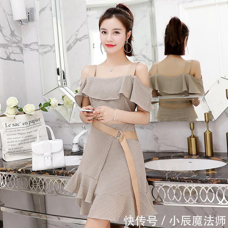 凸显|小姐姐爱穿甜美连衣裙,展示凹凸迷人身姿,凸显性感成熟女人味