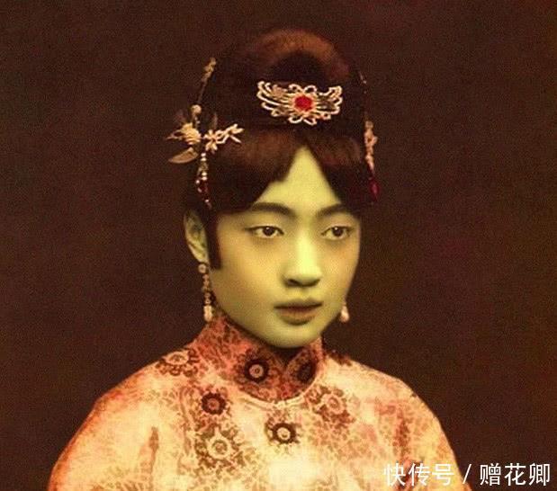 真实|晚清女性真实旧照裹着小脚的美貌女子，风华绝代的晚清皇后！