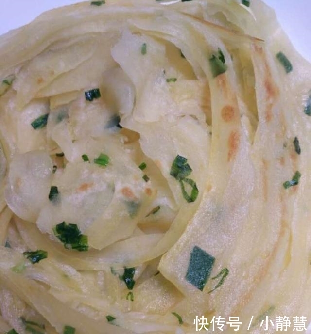 吃法|乡下婆婆告诉你一个盐葱饼的新吃法，外酥里嫩，把我都给吃撑了