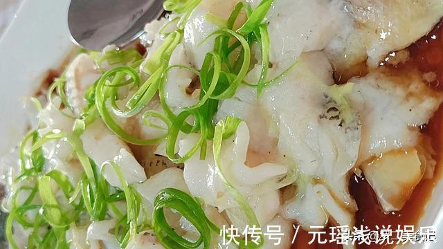 鲈鱼|鲈鱼这样做太好吃了，肉香嫩滑，吃了几十年都没吃够，太解馋了