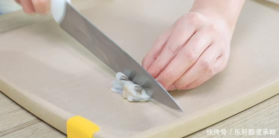 一口抵过钙片!,鲜香软嫩,这个食材不加在辅食里就亏了!