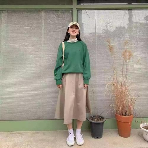 卫衣+小高领搭配，卫衣+棉服穿搭...这样穿时髦炸了！