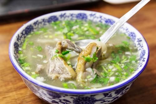 窍门|秋季进补,多喝羊肉汤,牢记3个窍门,羊汤浓白好喝,不膻不腥