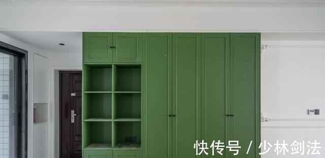 储藏间|无玄关户型可以学，一侧墙装3面柜连通过道，无中生有多个储藏间