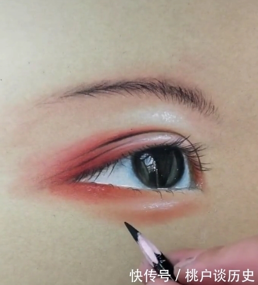 美术生!美术生教粉丝画眼睛,看着简单做起来难,网友:手残党没救了