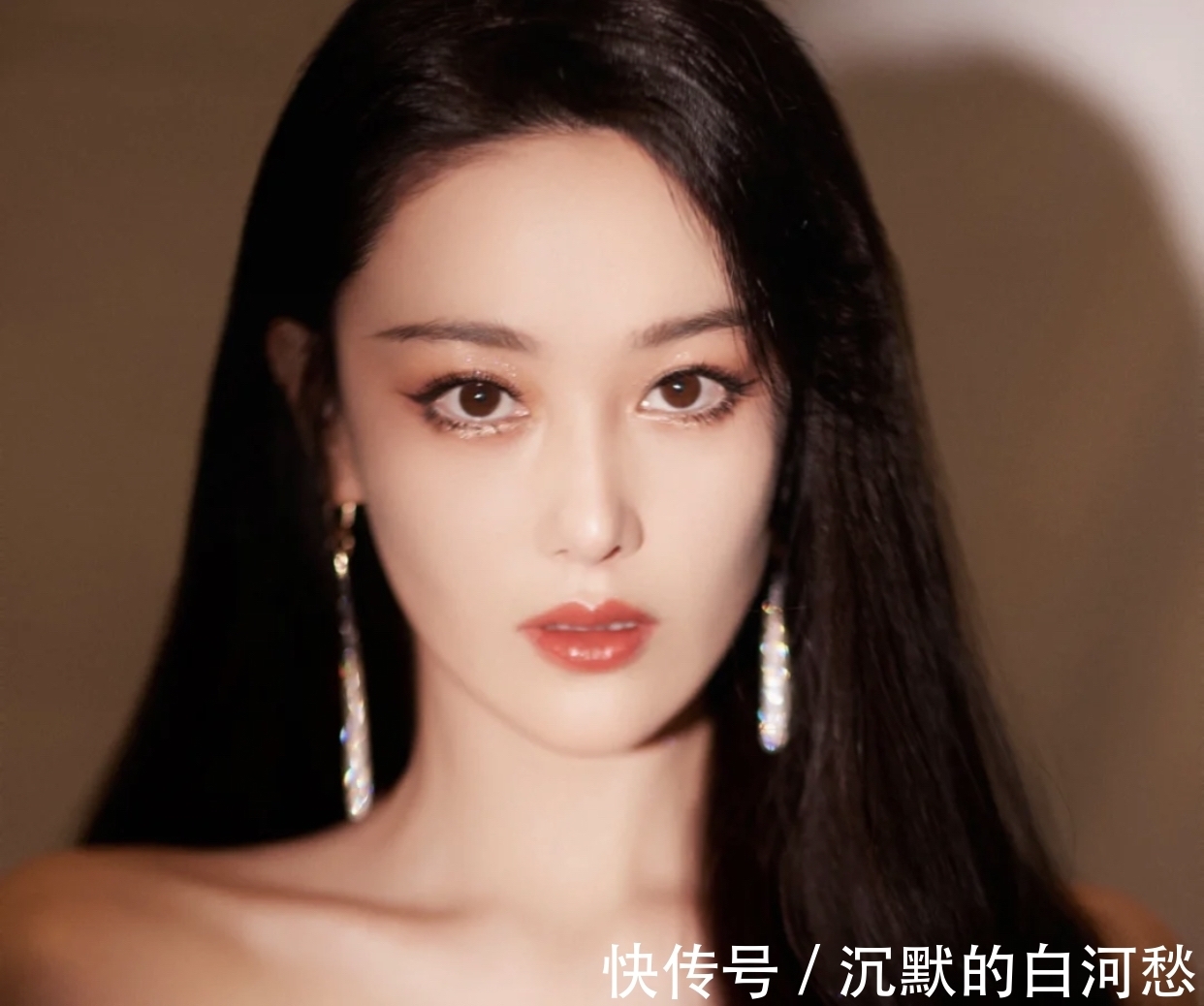 锁骨|你适合长发还是短发?有锁骨长发更美,下颚线明显别留短发!