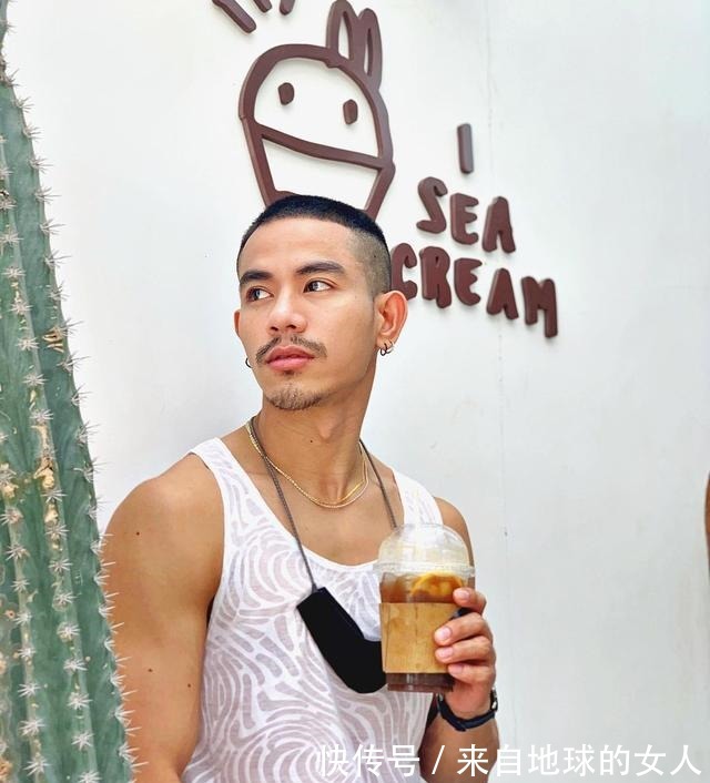 短发|潮酷、Man,他是一个有着八块腹肌和人鱼线的短发型男!