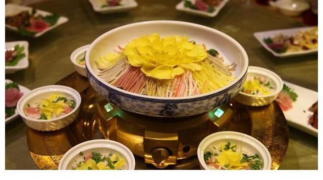 河南人|小岳岳又晒晚餐了，饺子如约而至，6万多人点赞，这饭菜很接地气
