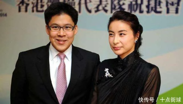 郭晶晶戴百万钻戒出席宴会，高调现身为丈夫拉票，或成为局长妻子 