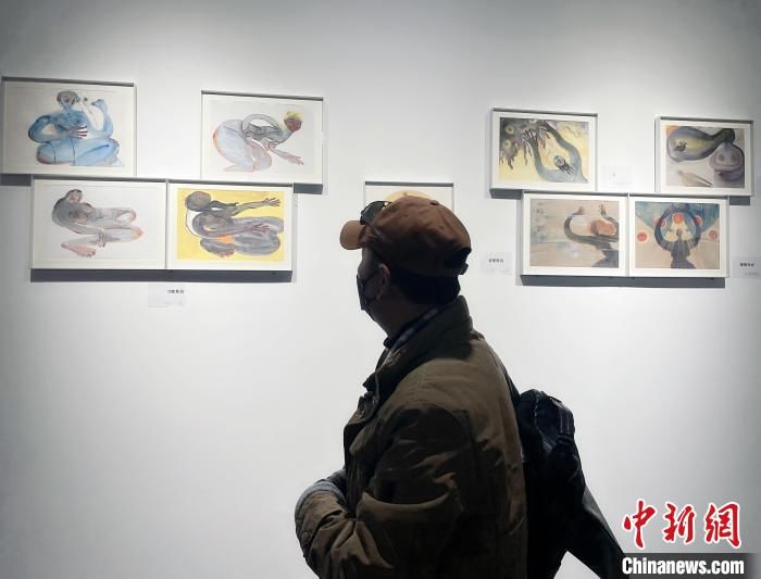 绘画|藏族女画家雍忠卓玛个展亮相拉萨 以心为印执着绘梦