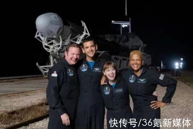 库克称iPhone像专业摄像机；优酷调整超前点播规则；Sp8点1氪 | 小鹏汽车