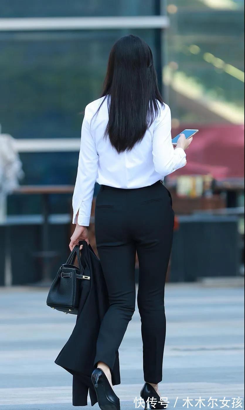 白色衬衫|黑与白的通勤装穿搭,经典美丽又时尚,穿出了简约大方的美感