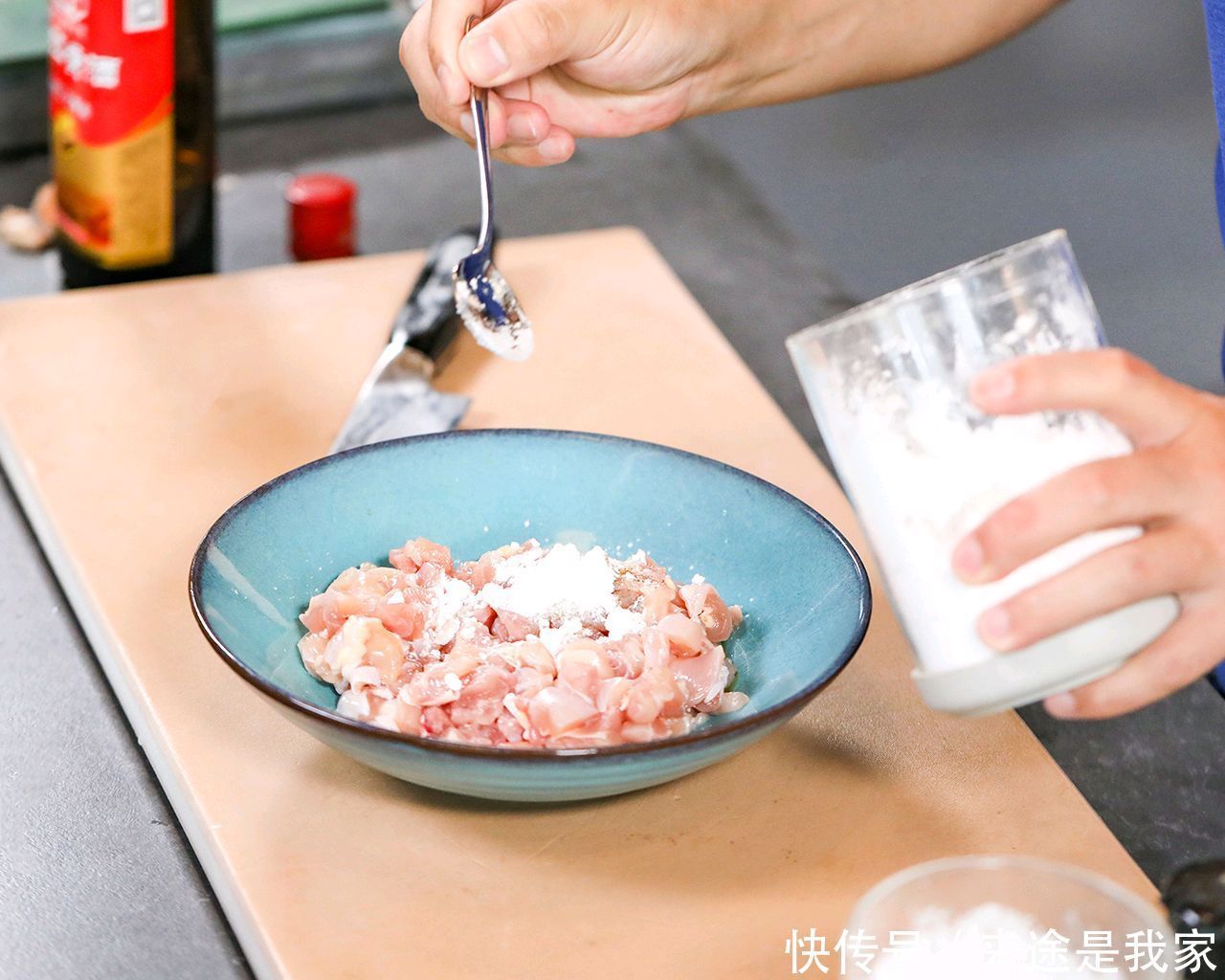 家庭版宫保鸡丁做法,一招教你搞定宫保汁,超级简单又无敌下饭