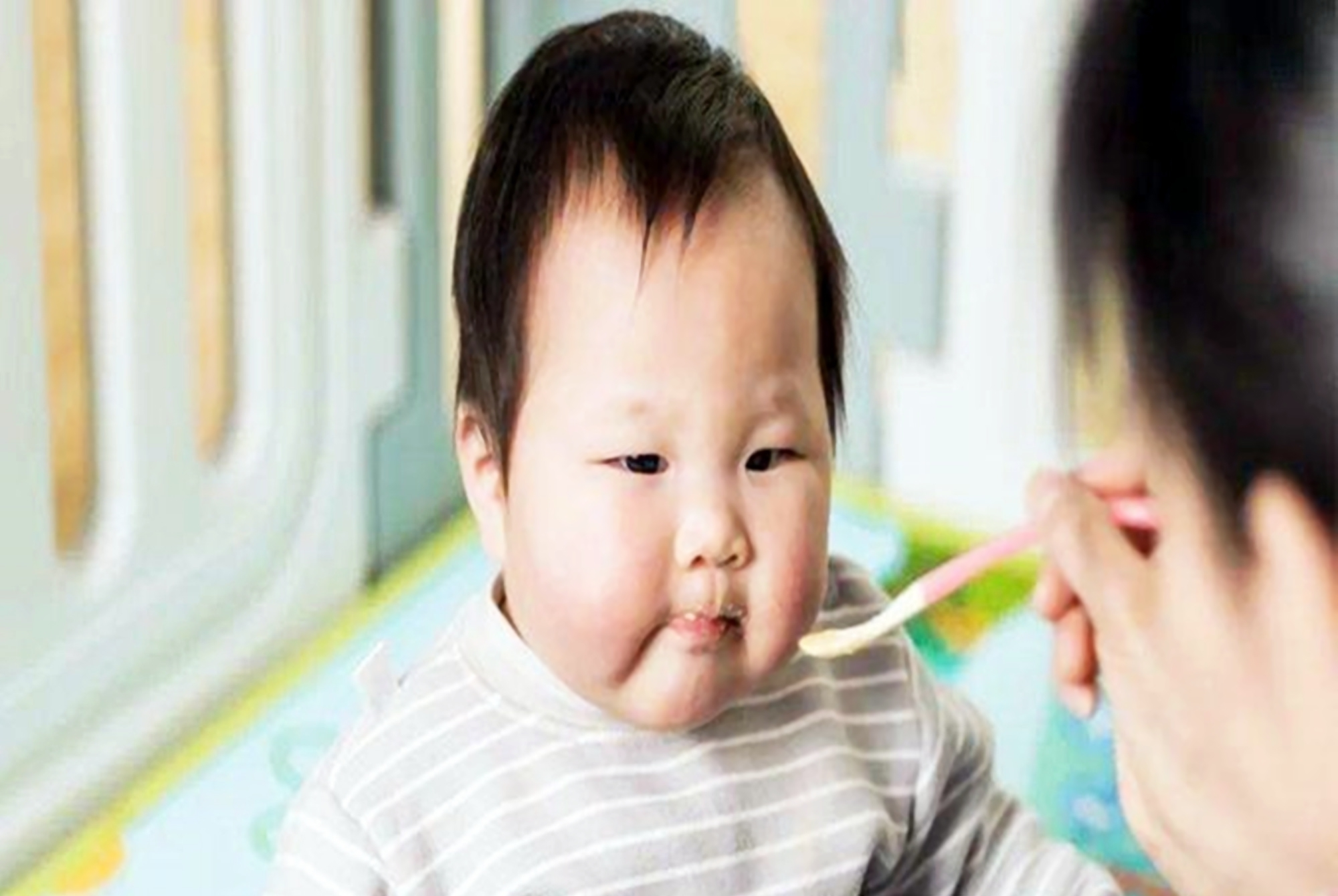 儿科医生|孩子两岁前能吃“大人饭”吗儿科医生三岁前吃都算“毒辅食”