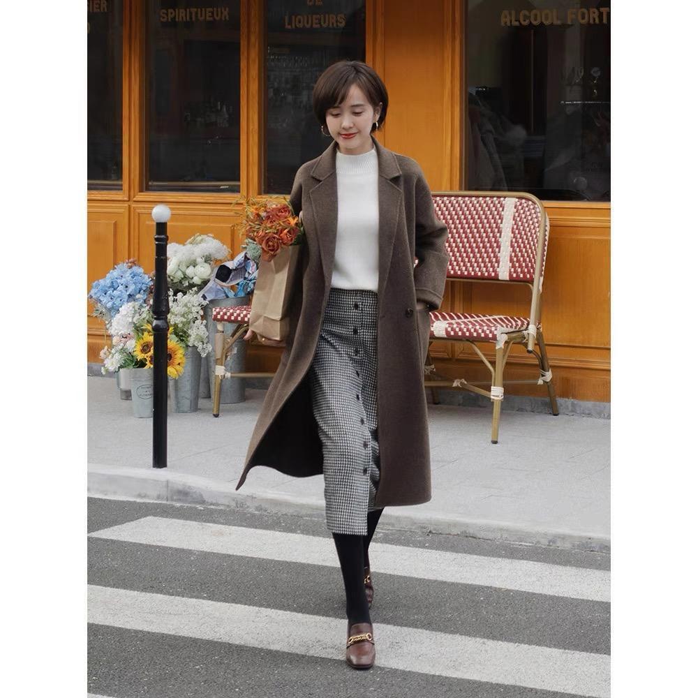 墨绿色 冬季怎么穿半身裙才好看,结合上毛衣保暖舒适,高级优雅又减龄